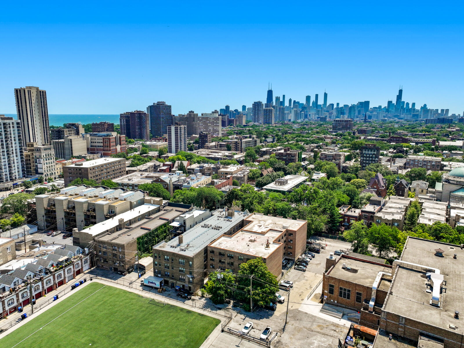 Aerial view facing southeast over Lincoln Park toward downtown Chicago, with 656 W Wrightwood vis...